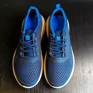 Boys blue croc sneakers